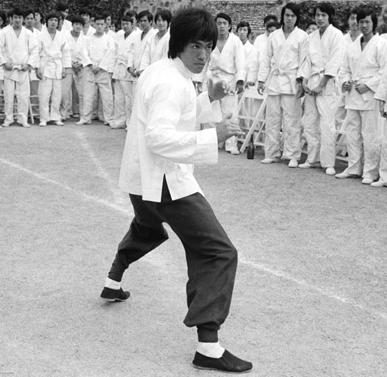 Bruce Lee on guard
